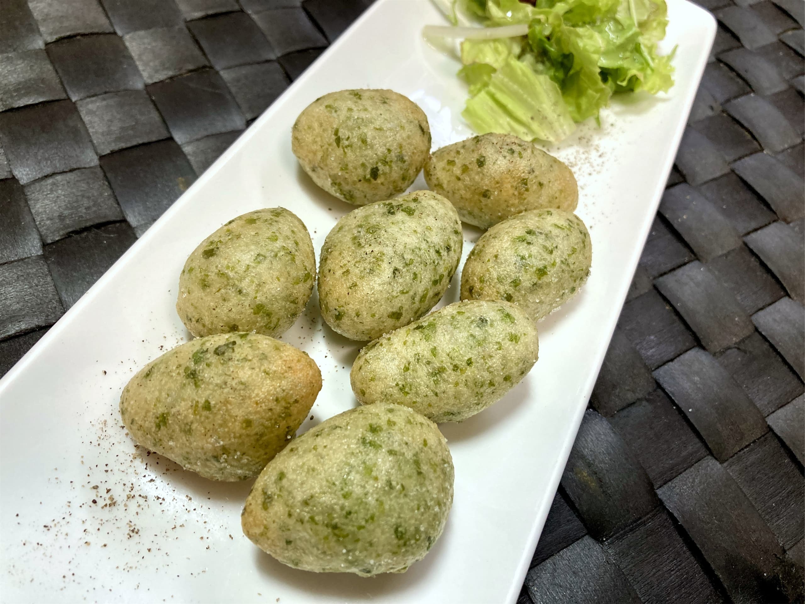 あおさのゼッポリーネ(揚げピザ)