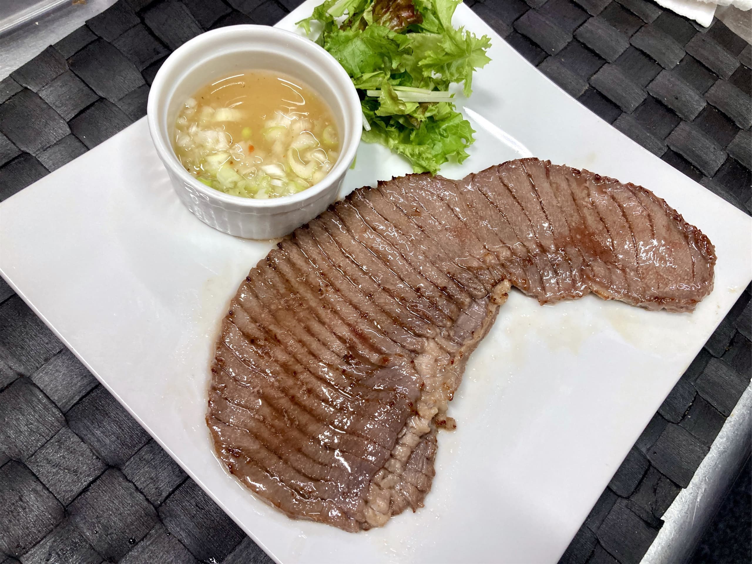 牛タンのロングステーキ