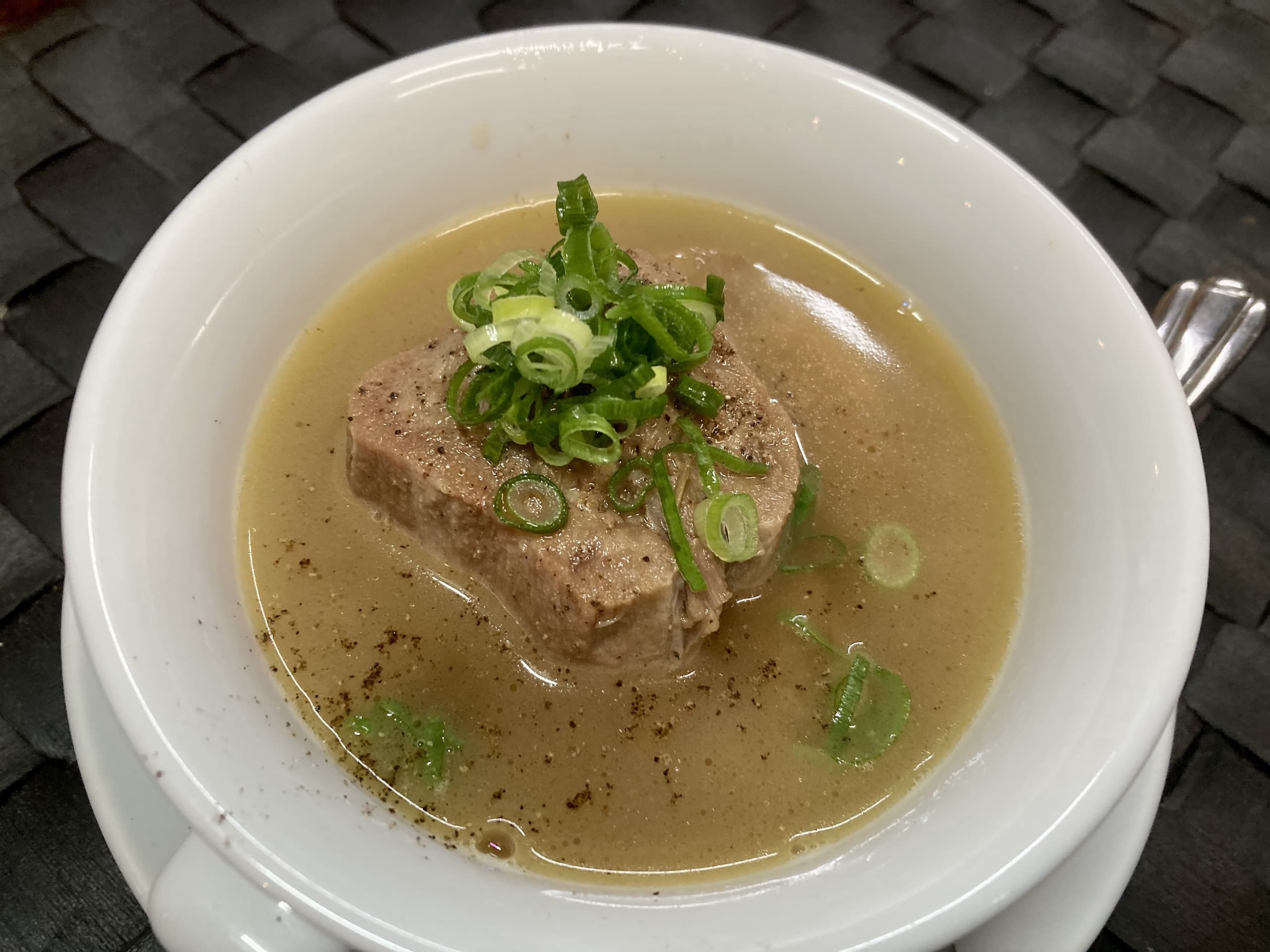 コンソメ茹で牛タン